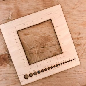 Maschenprobe + Nadelmaß aus Holz