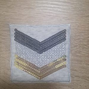 Militarylook mit Pailletten