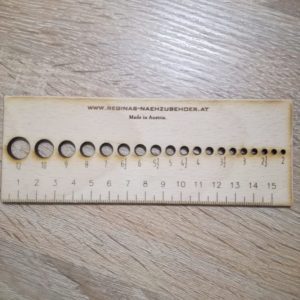 Nadelmaß mit Lineal aus  Holz