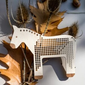 Kreuzstichplatte für Kinder aus Holz – Bild 3